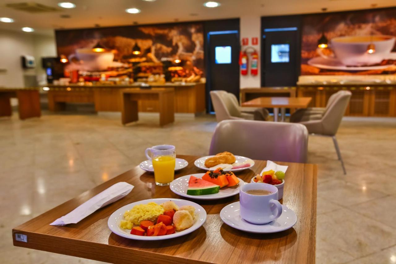 Ibis Copacabana Posto 2 Ріо-де-Жанейро Екстер'єр фото